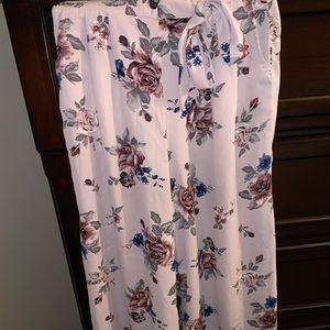 Floral flowy pants with openings on the sides of pant legs
